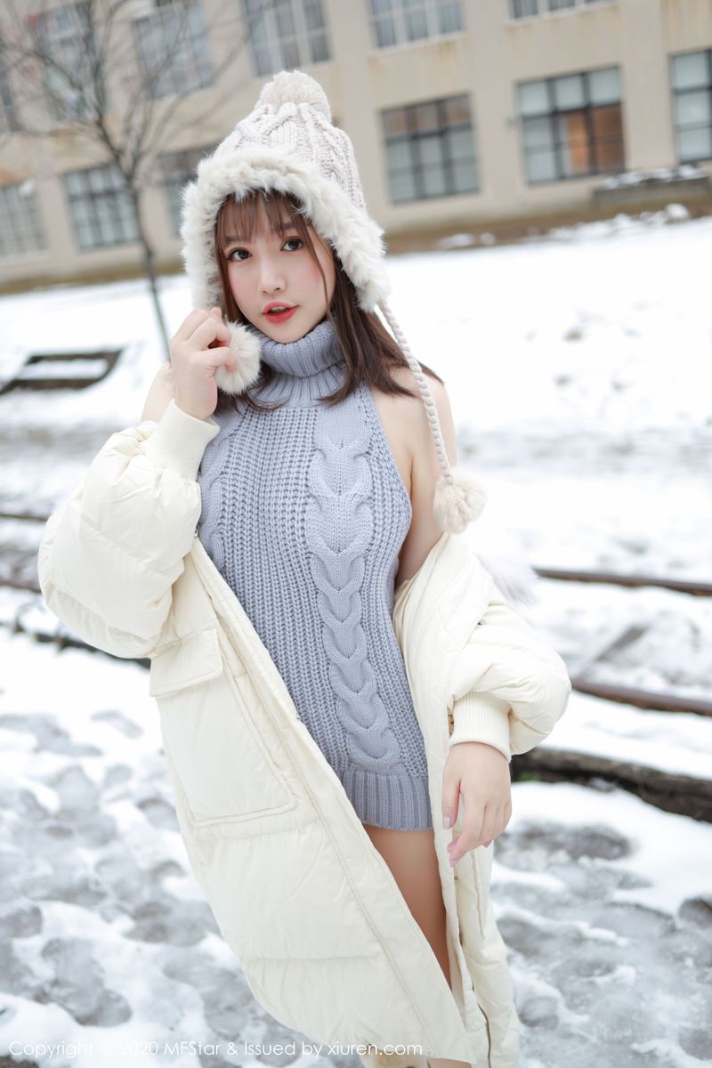 [MFStar模范学院] 美女模特恩率babe性感开背毛衣系列北海道旅拍 Vol.262