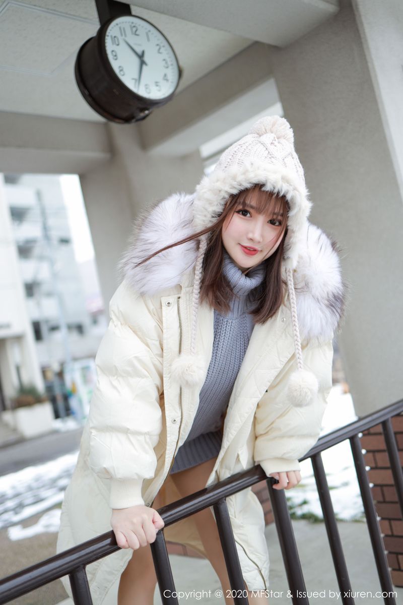 [MFStar模范学院] 美女模特恩率babe性感开背毛衣系列北海道旅拍 Vol.262