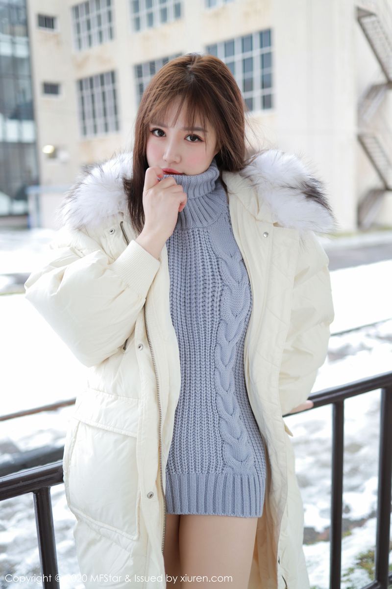 [MFStar模范学院] 美女模特恩率babe性感开背毛衣系列北海道旅拍 Vol.262