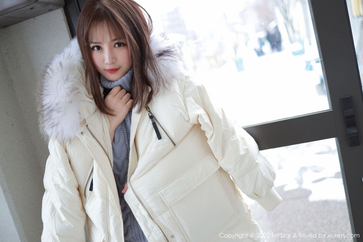 [MFStar模范学院] 美女模特恩率babe性感开背毛衣系列北海道旅拍 Vol.262