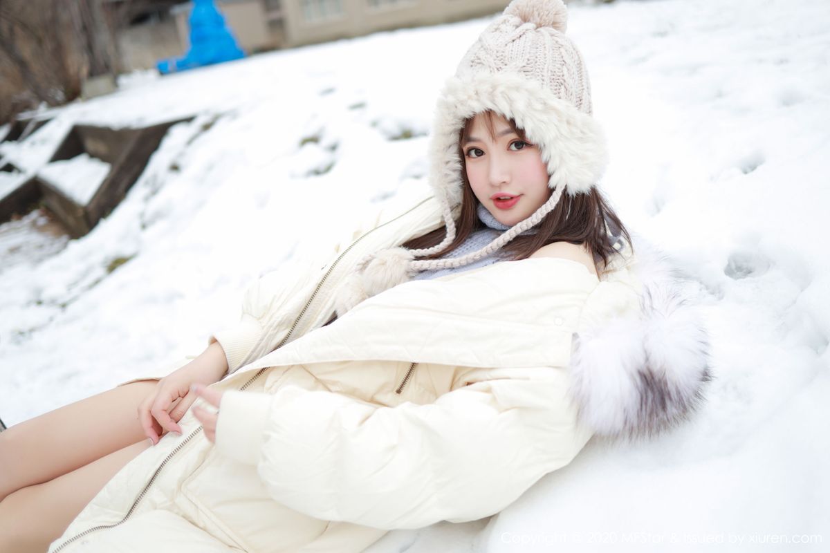 [MFStar模范学院] 美女模特恩率babe性感开背毛衣系列北海道旅拍 Vol.262