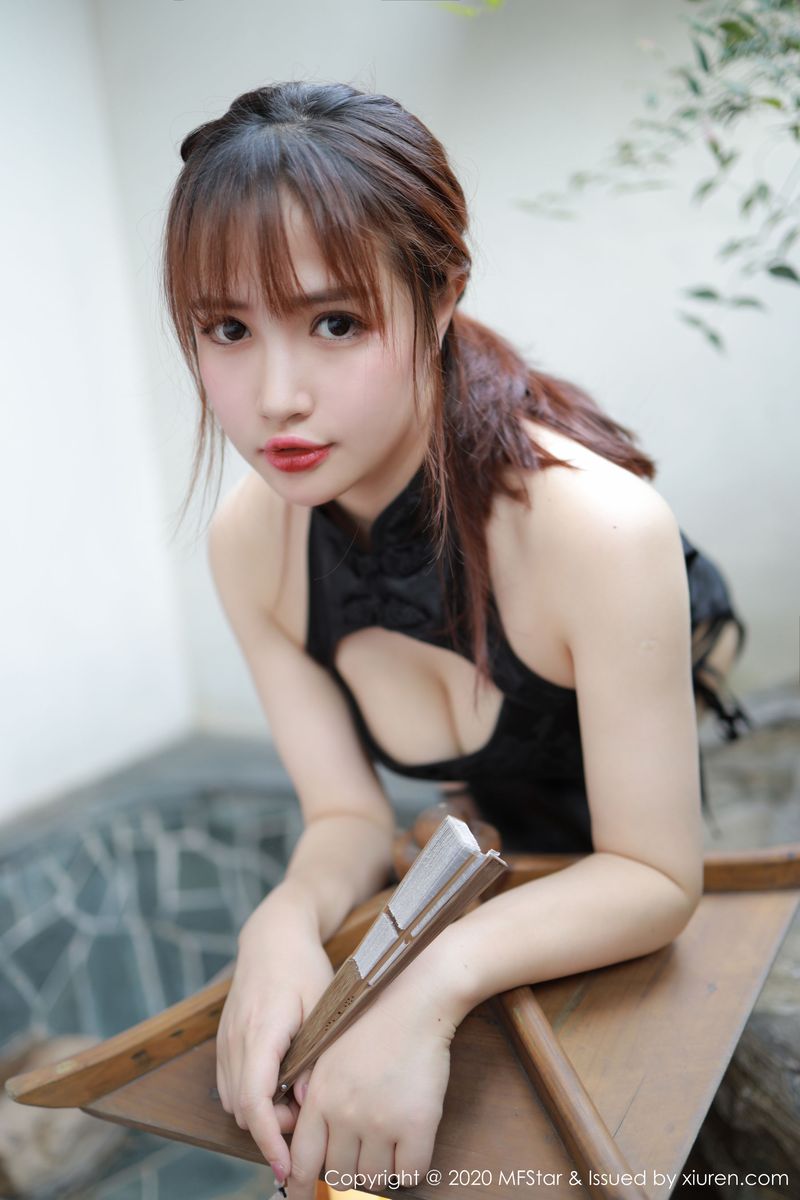 [MFStar模范学院] 美女模特恩率babe古典旗袍与黑丝系列性感写真 Vol.269