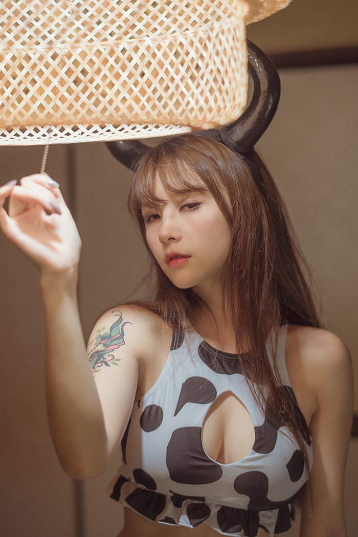 一品奶牛夏美酱酥胸半露乳量惊人