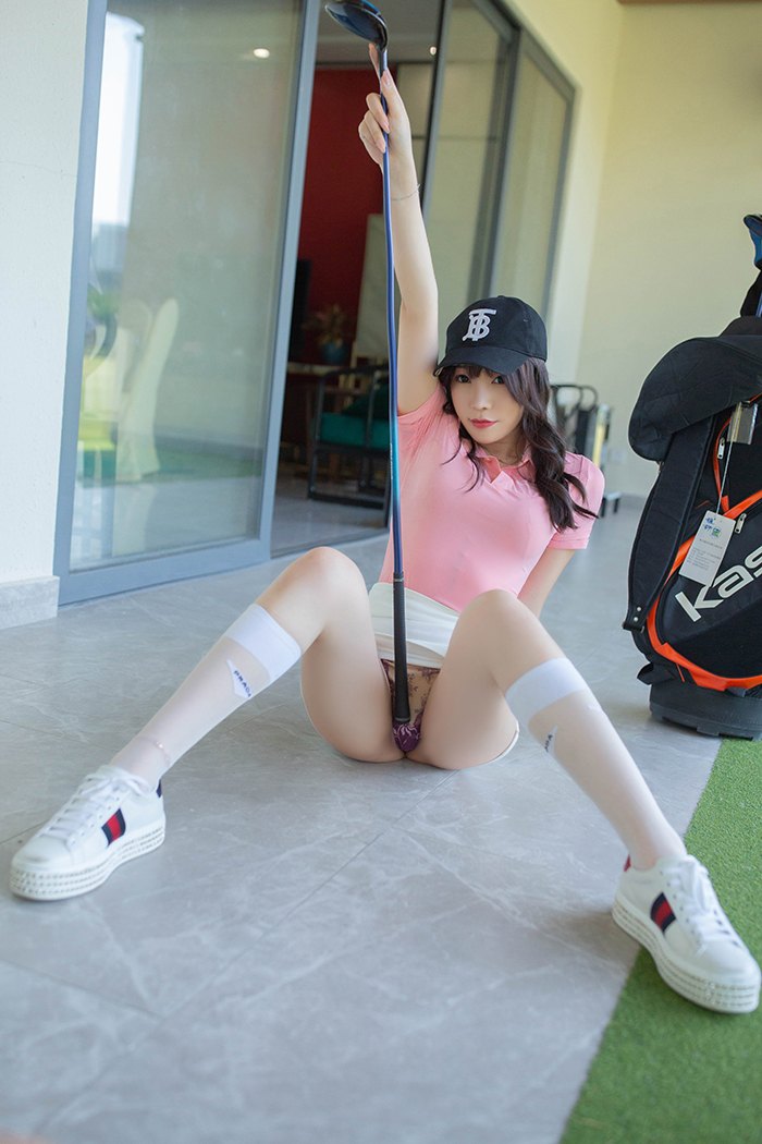 高尔夫女孩芝芝包臀短裙可爱性感