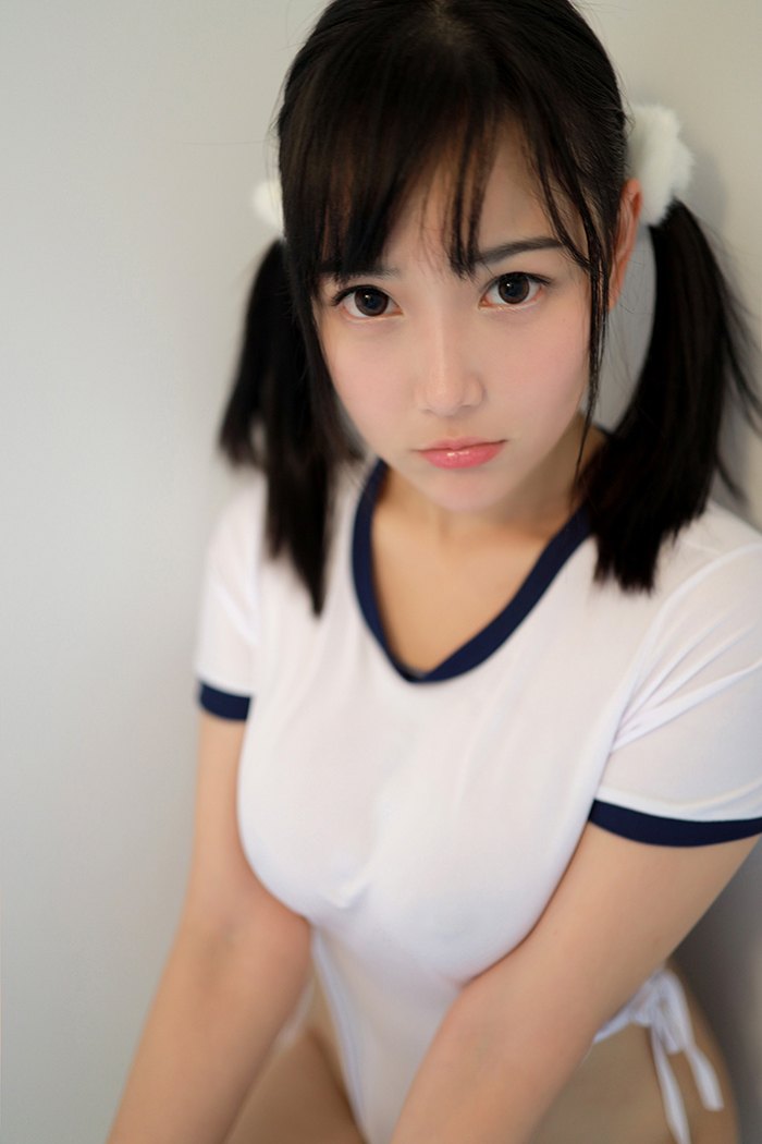 热辣迷妹徐微微童颜巨乳浴室诱惑