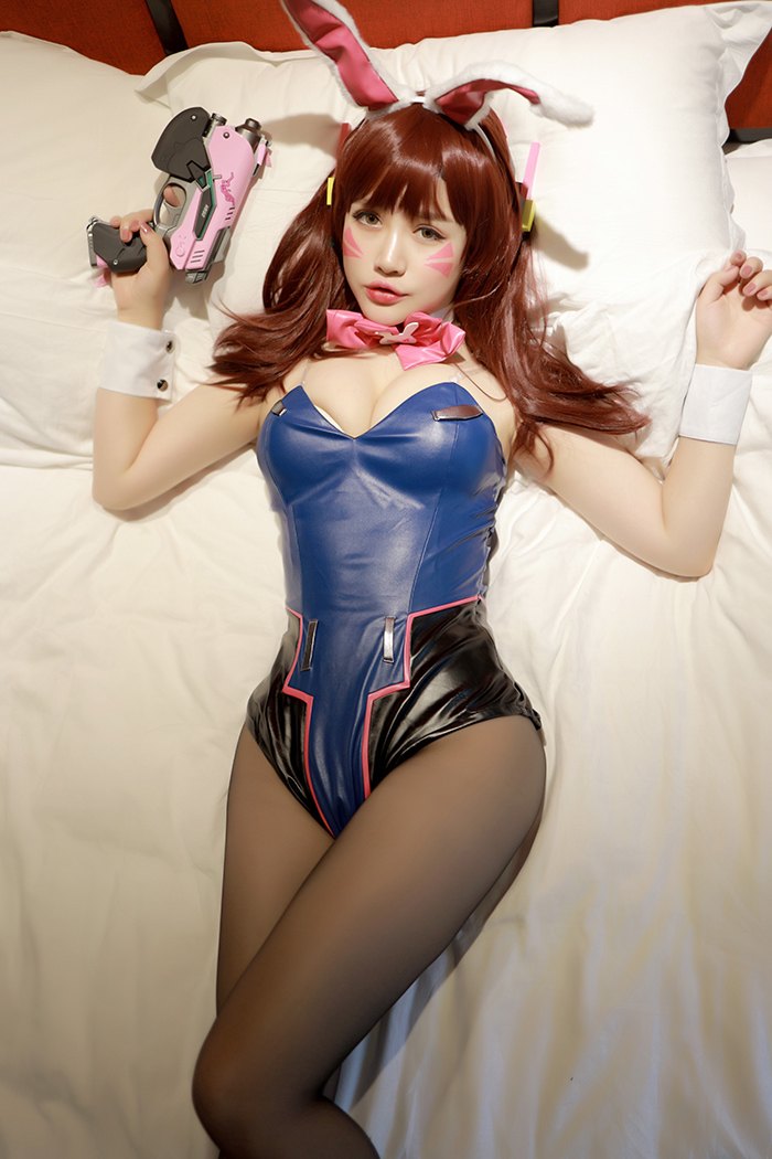 姐妹合拍之巨乳师生相互亲吻调教