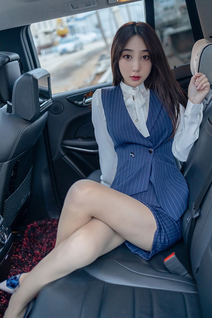 极品车模九月生肉丝玉足长腿勾魂