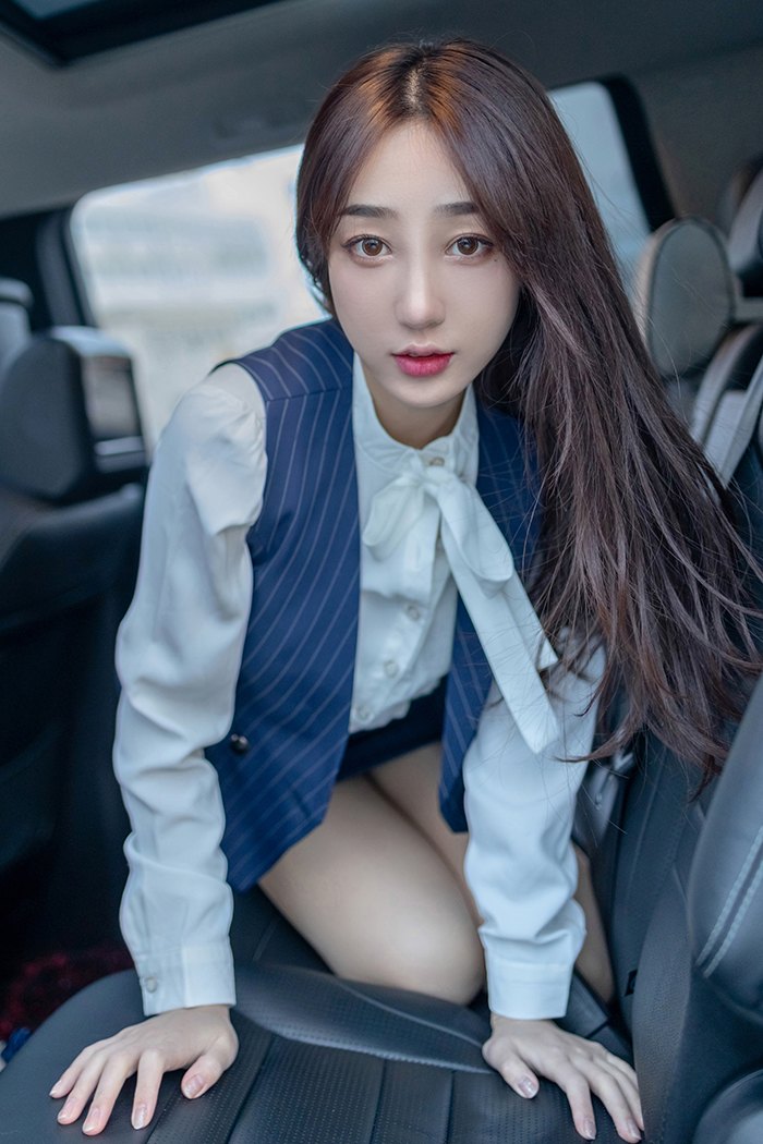 极品车模九月生肉丝玉足长腿勾魂