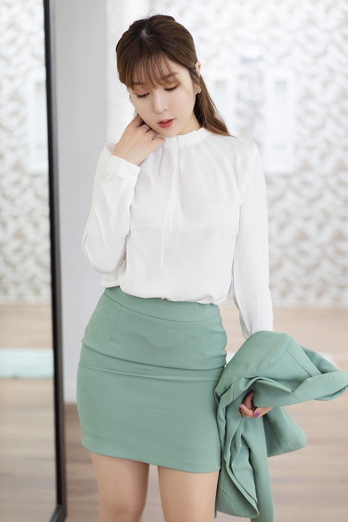 美女接待王雨纯肉丝制服为您服务