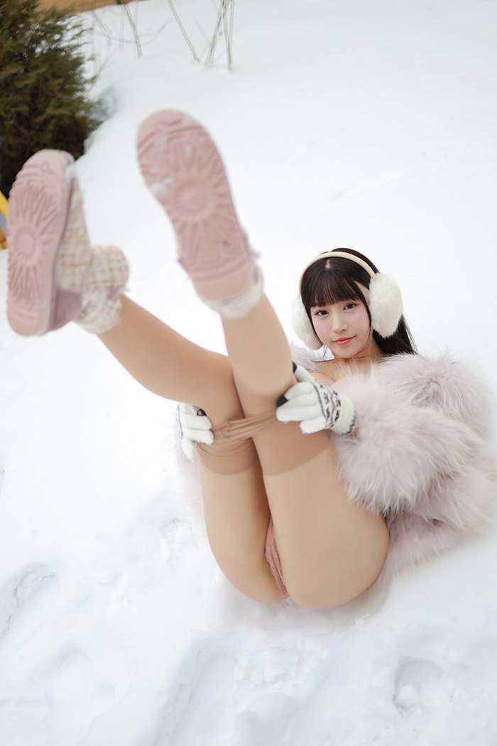 雪中媚娘朱可儿肉丝包臀巨乳诱人