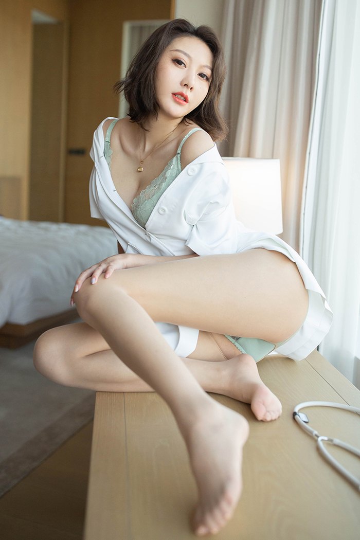 独宠爱妻艺轩肉丝长腿美脚春色满屋