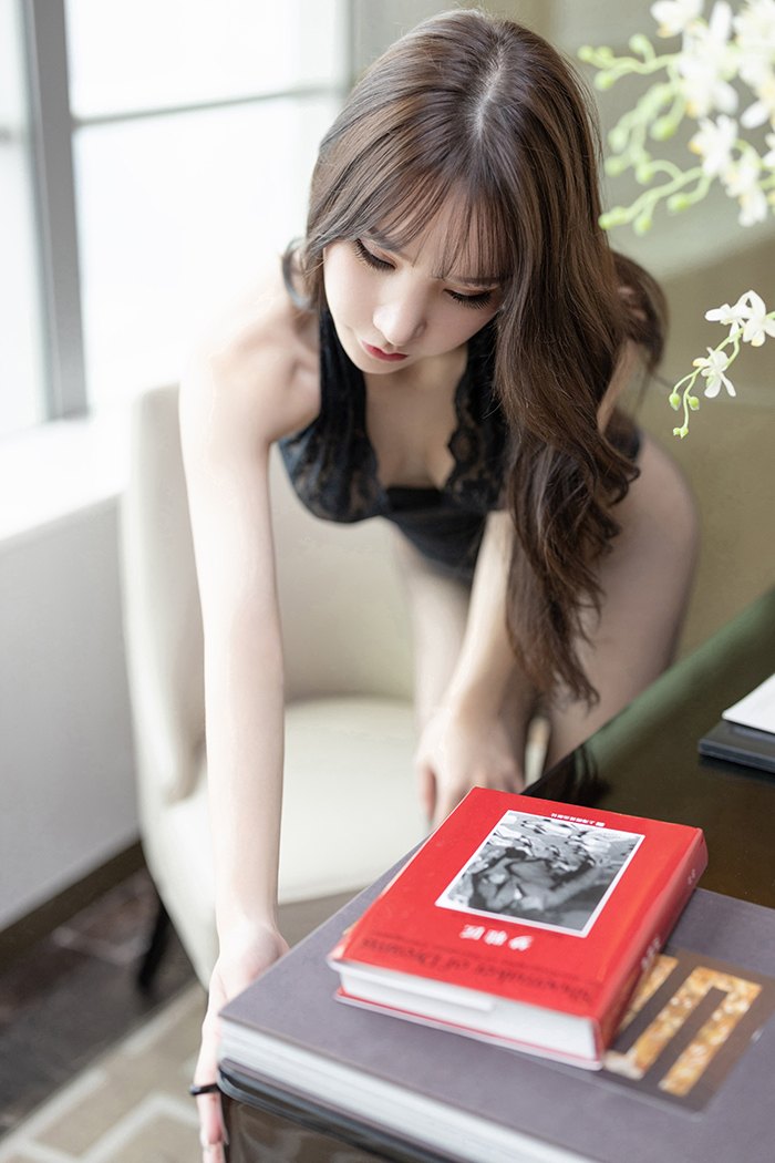 多情秘书周于希带你体验美女禁区