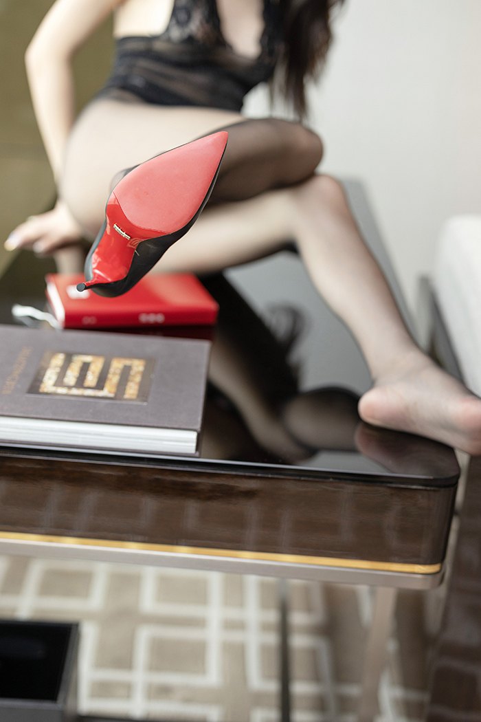 多情秘书周于希带你体验美女禁区