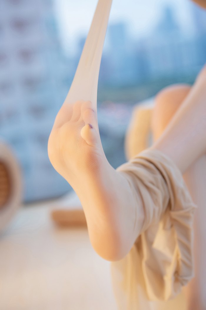 心动小妹Lavinia肉丝玉足酥胸飘香