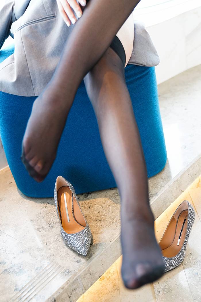 职业催情师沈梦瑶黑丝美脚隐约漏乳