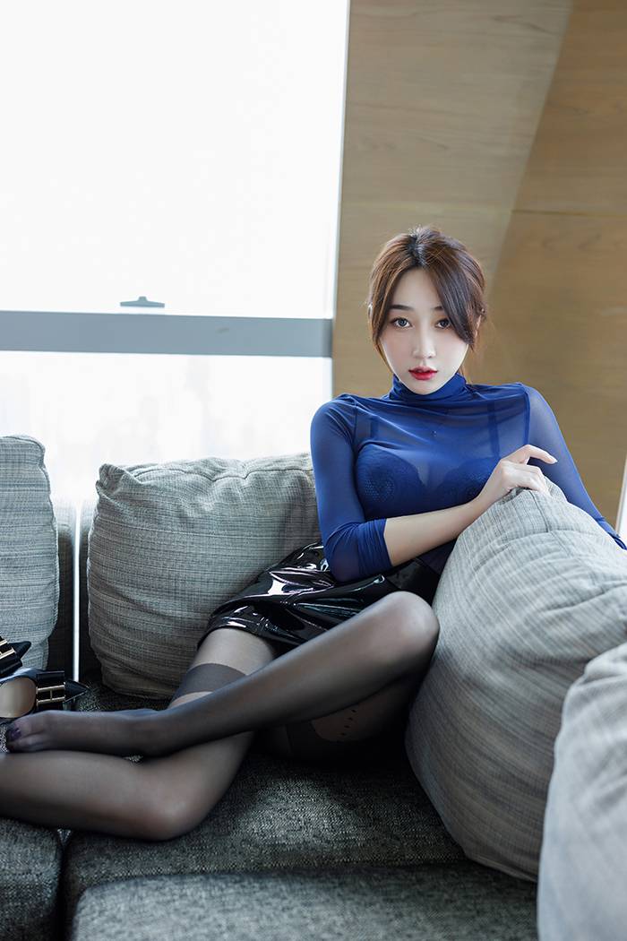 甜蜜小妹九月生白皙美乳羞涩撩人