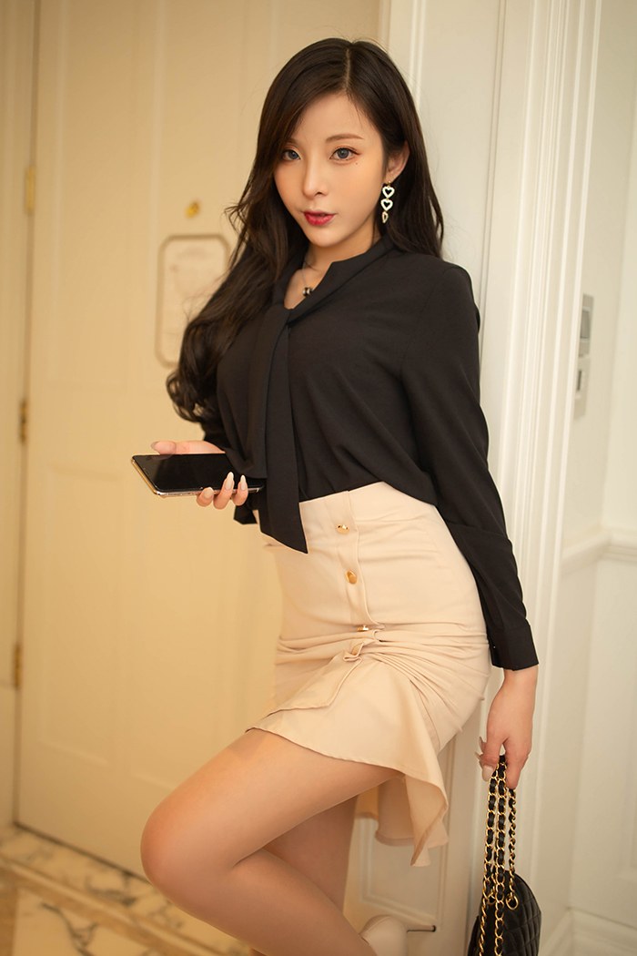 极品副总陈小喵肉丝玉足受邀调教