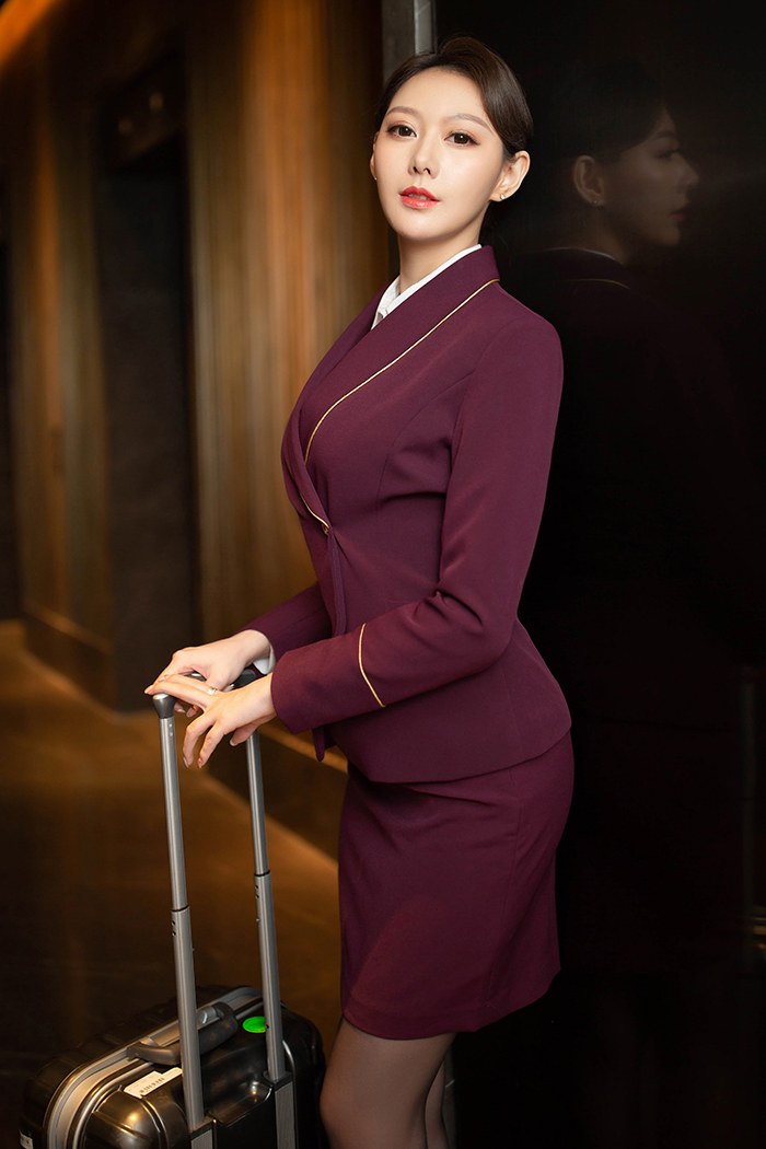 柔媚空姐艺轩包臀黑丝令人浮想联翩