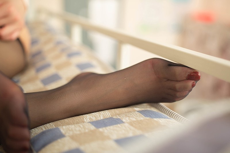 美女辅导员阿朱黑丝高跟裸露查寝