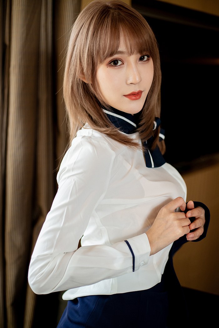 服务小姐周慕汐黑丝高跟美腿秀身材