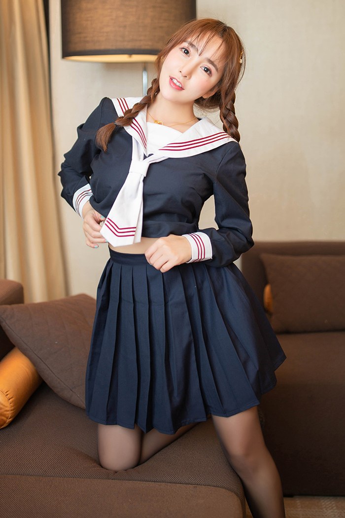 激萌学生妹陶喜乐黑丝短裙酥胸迷人