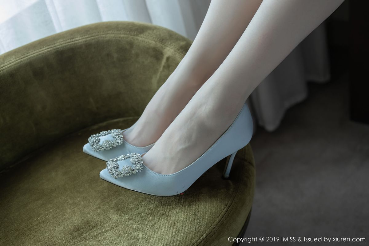 [IMiss爱蜜社] 气质女神许诺Sabrina丝袜美腿极致销魂视觉写真  Vol.424