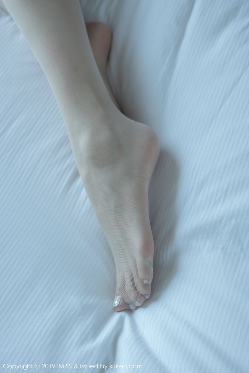 [IMiss爱蜜社] 气质女神许诺Sabrina丝袜美腿极致销魂视觉写真  Vol.424