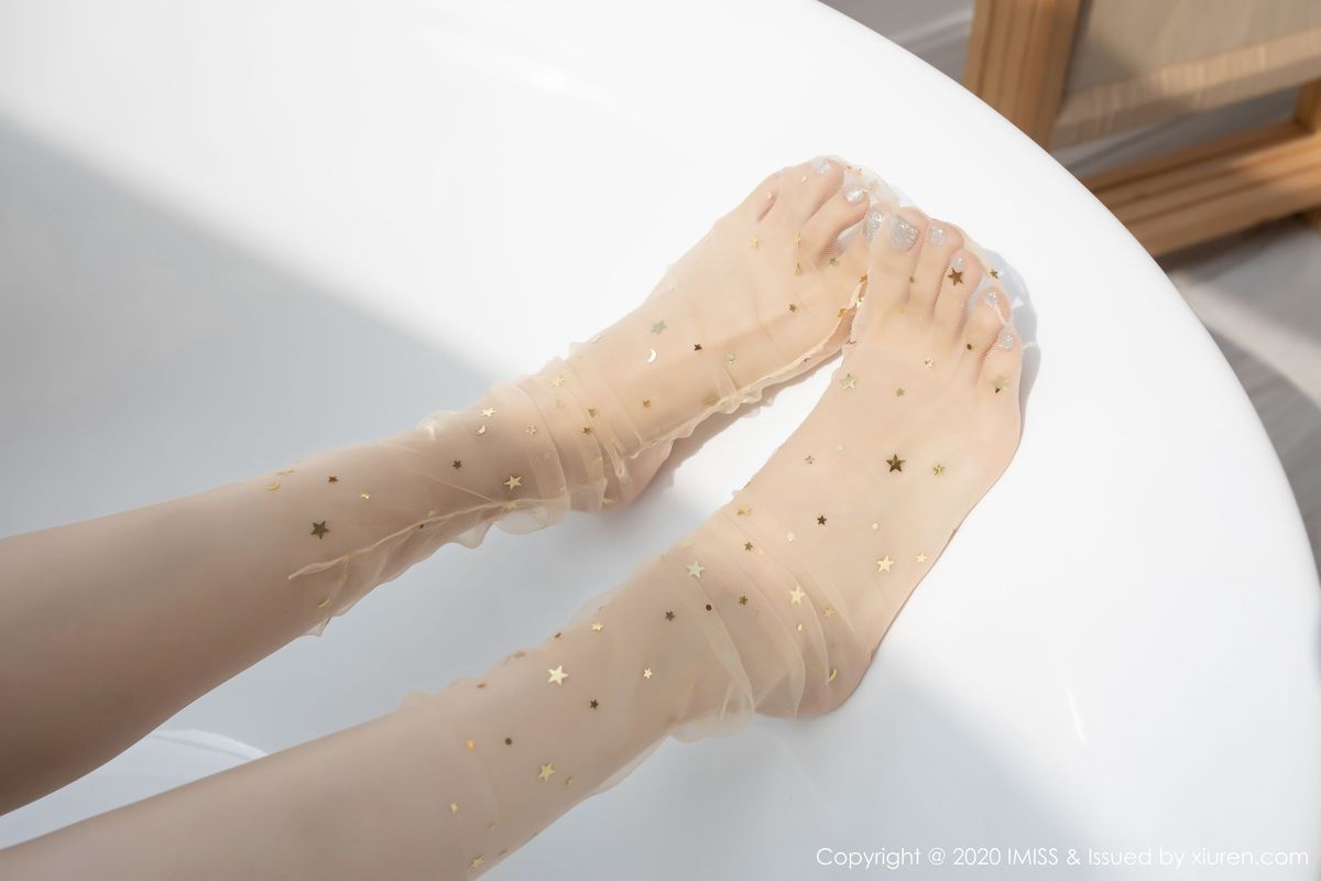 [IMiss爱蜜社] 气质女神许诺Sabrina丝袜美腿心神俱醉迷人写真  Vol.434