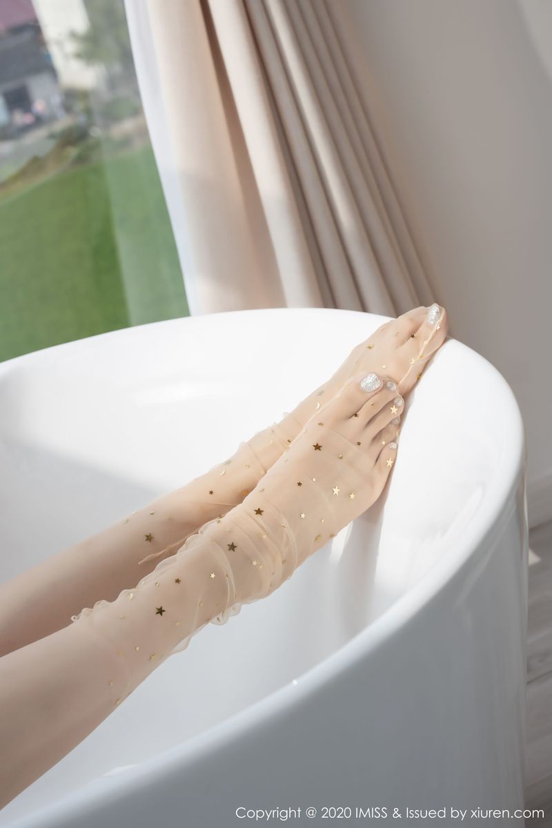 [IMiss爱蜜社] 气质女神许诺Sabrina丝袜美腿心神俱醉迷人写真  Vol.434