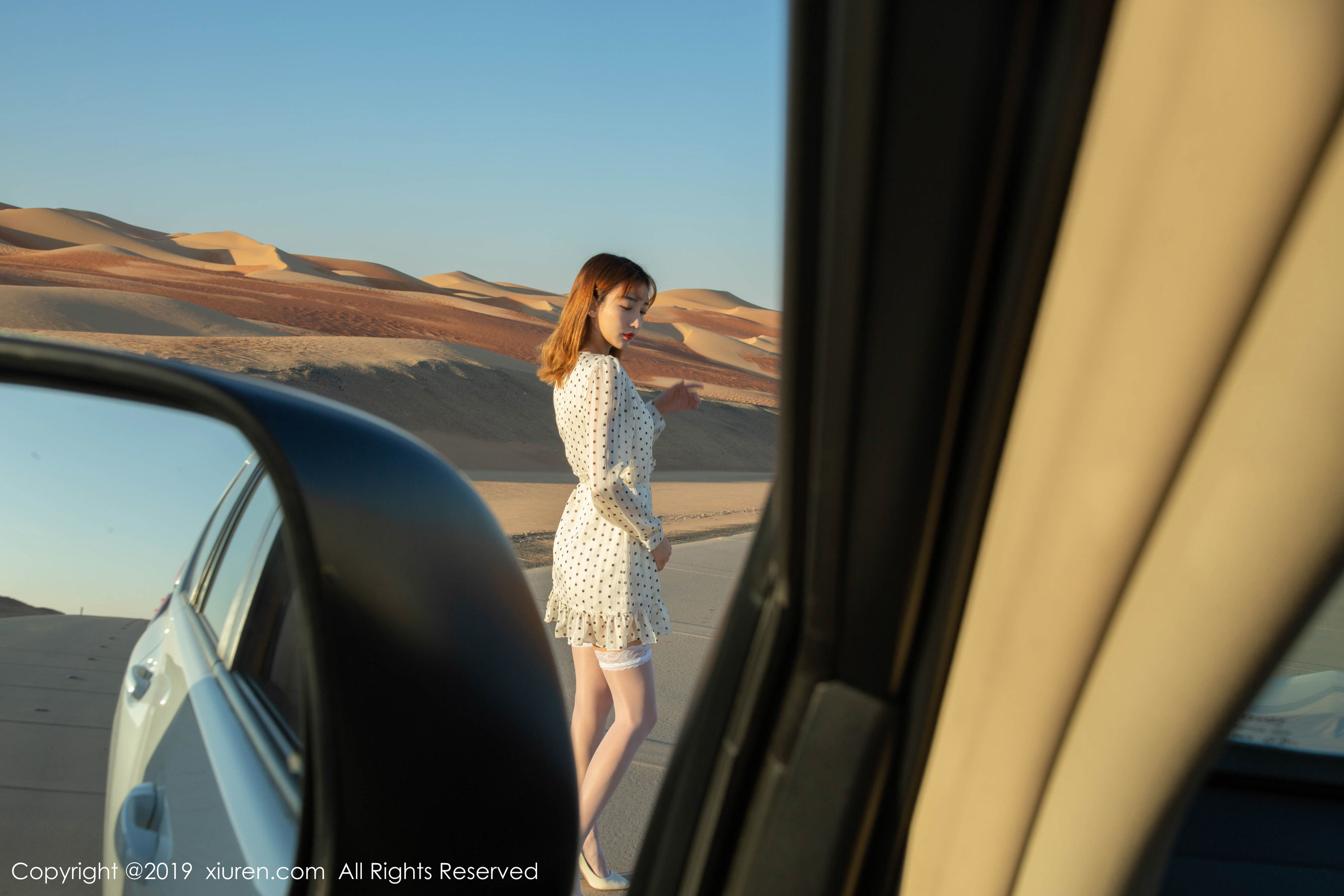 陆萱萱《沙漠搭车记》 [秀人XIUREN] No.1865 写真集