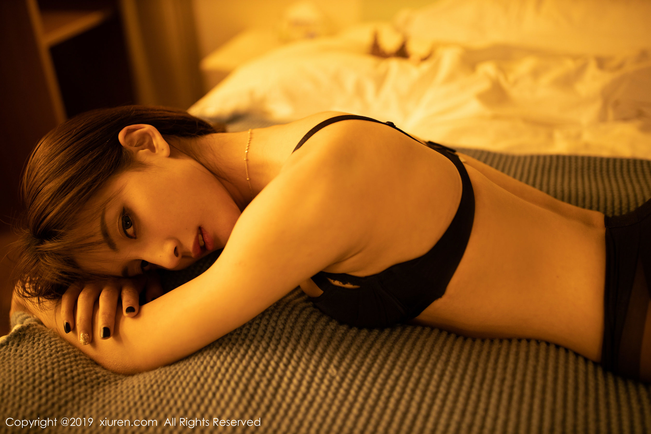 林文文yooki《性感吊裙与魅惑黑丝系列》 [秀人XIUREN] No.1868 写真集