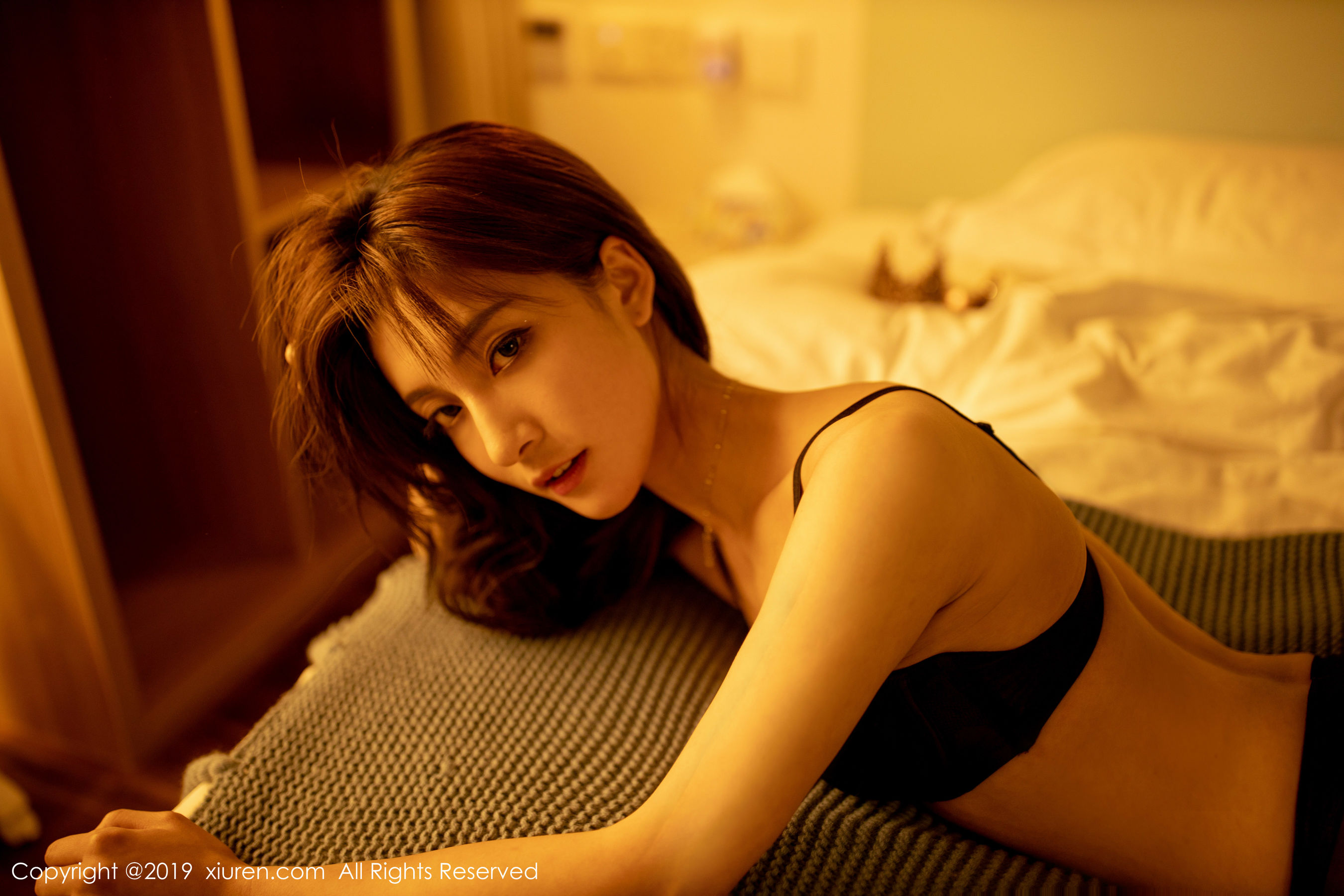 林文文yooki《性感吊裙与魅惑黑丝系列》 [秀人XIUREN] No.1868 写真集