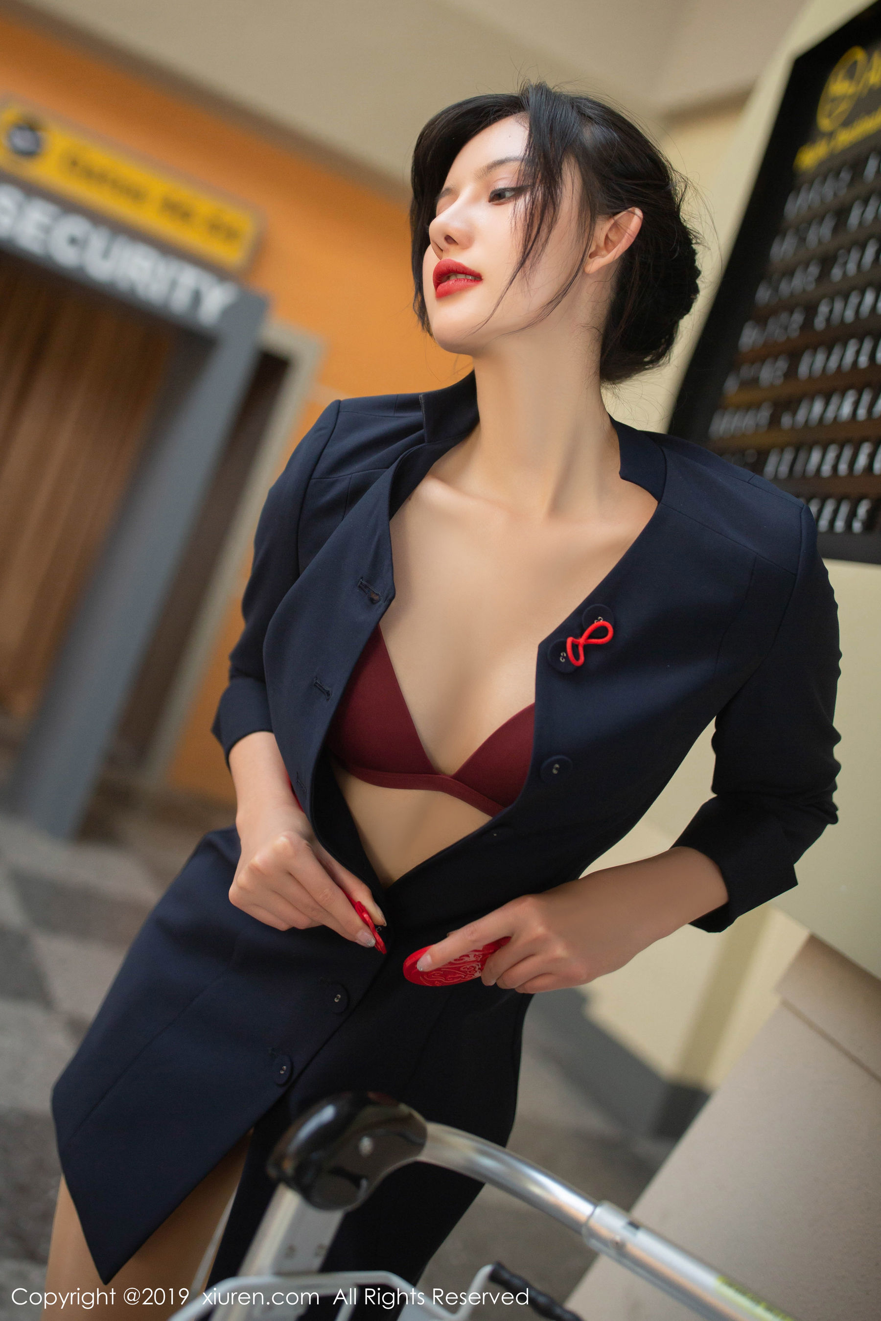 就是阿朱啊《机厅地勤主题》 [秀人XIUREN] No.1881 写真集