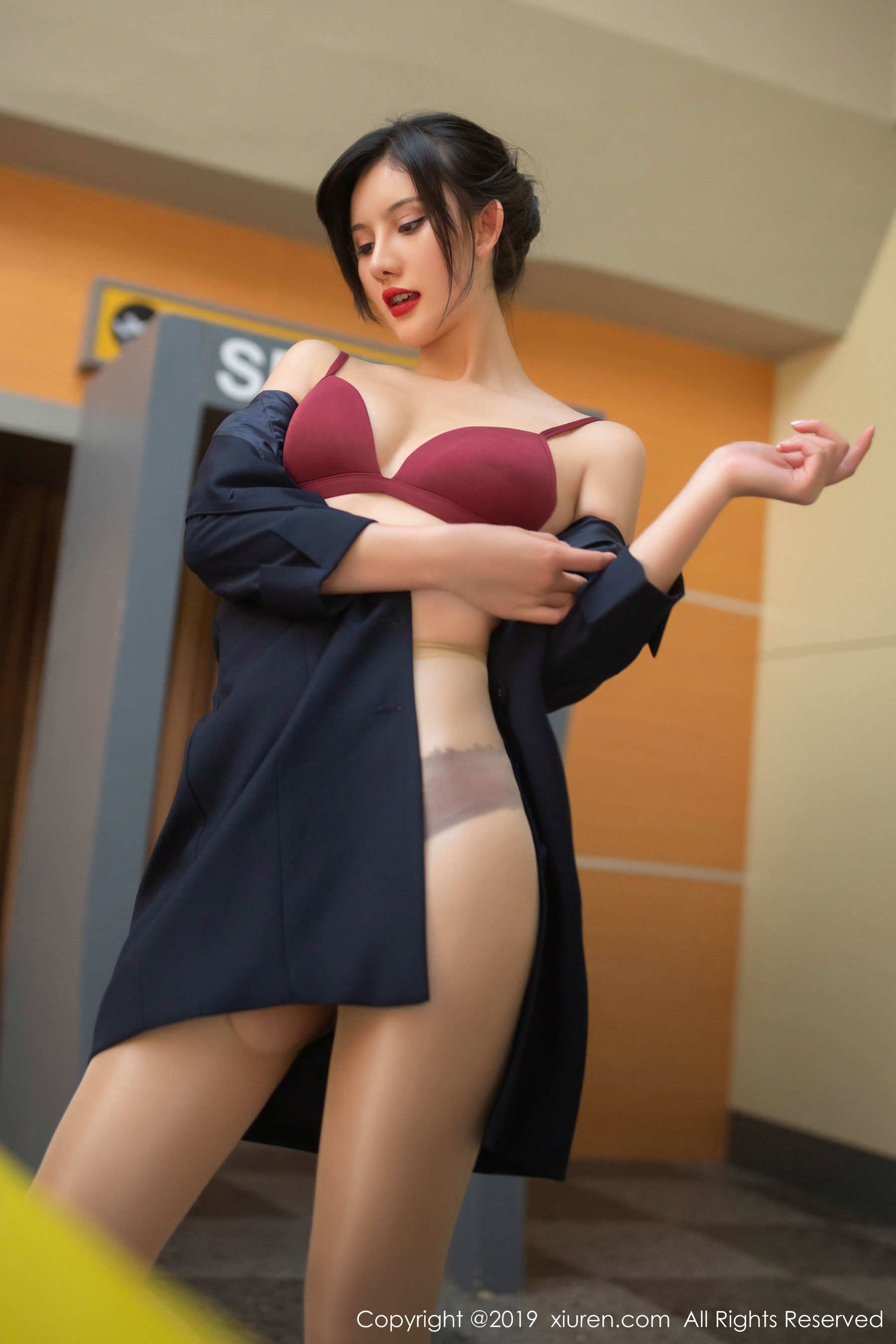 就是阿朱啊《机厅地勤主题》 [秀人XIUREN] No.1881 写真集