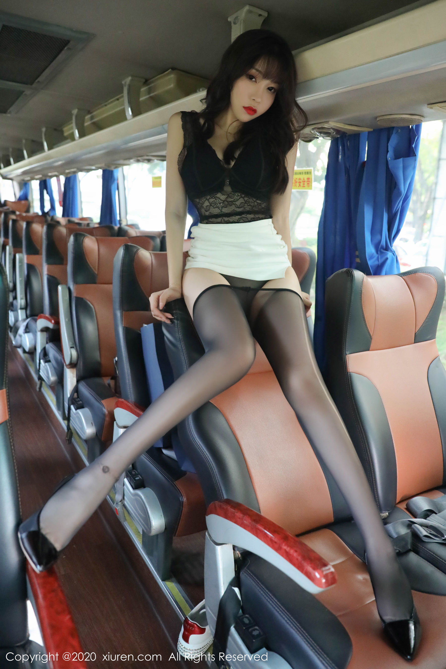 芝芝Booty《实景大巴车拍系列》 [秀人XIUREN] No.1907 写真集