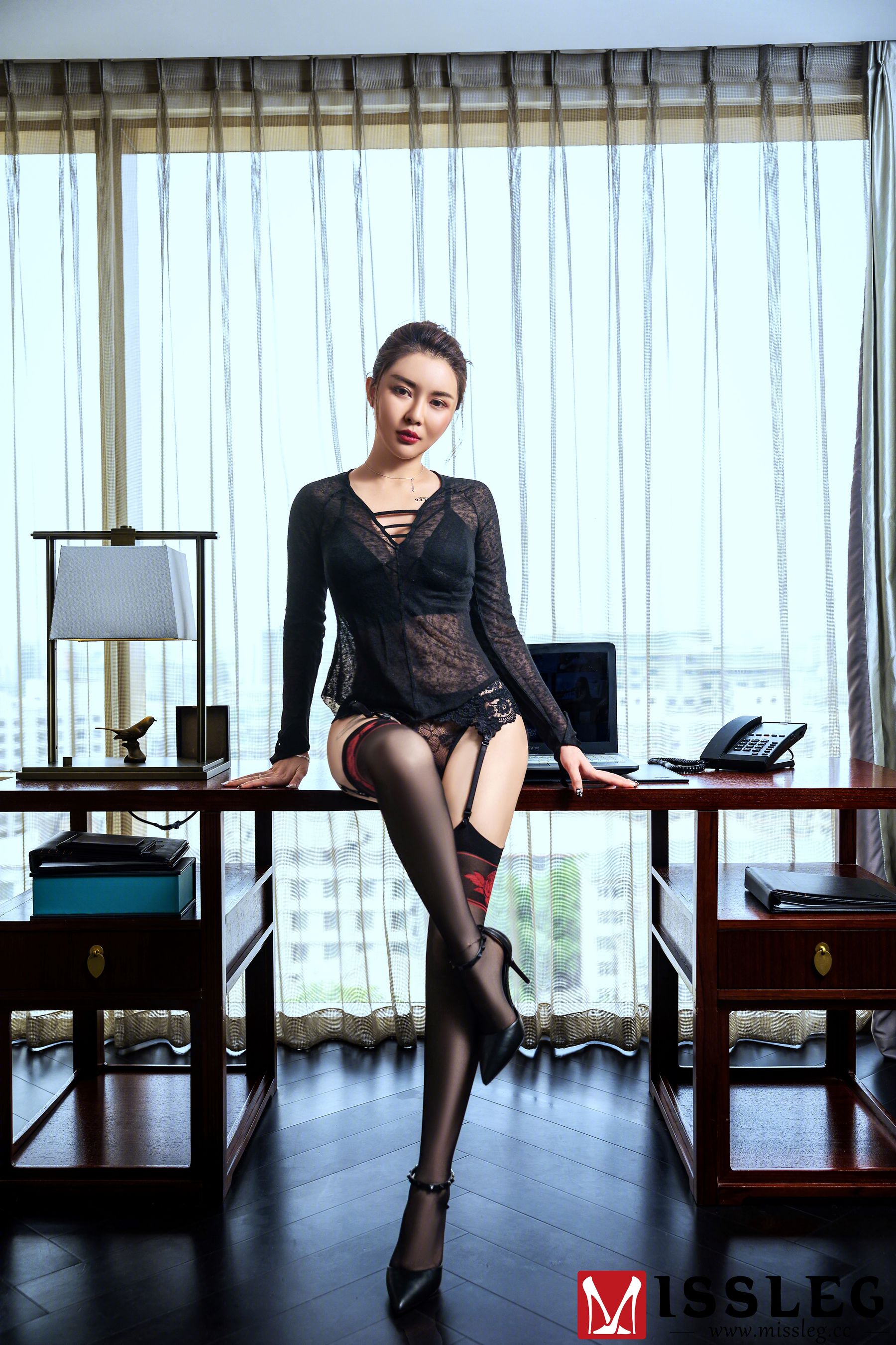 廿十《吊袜一点红》 [蜜丝MISSLEG] N014 写真集