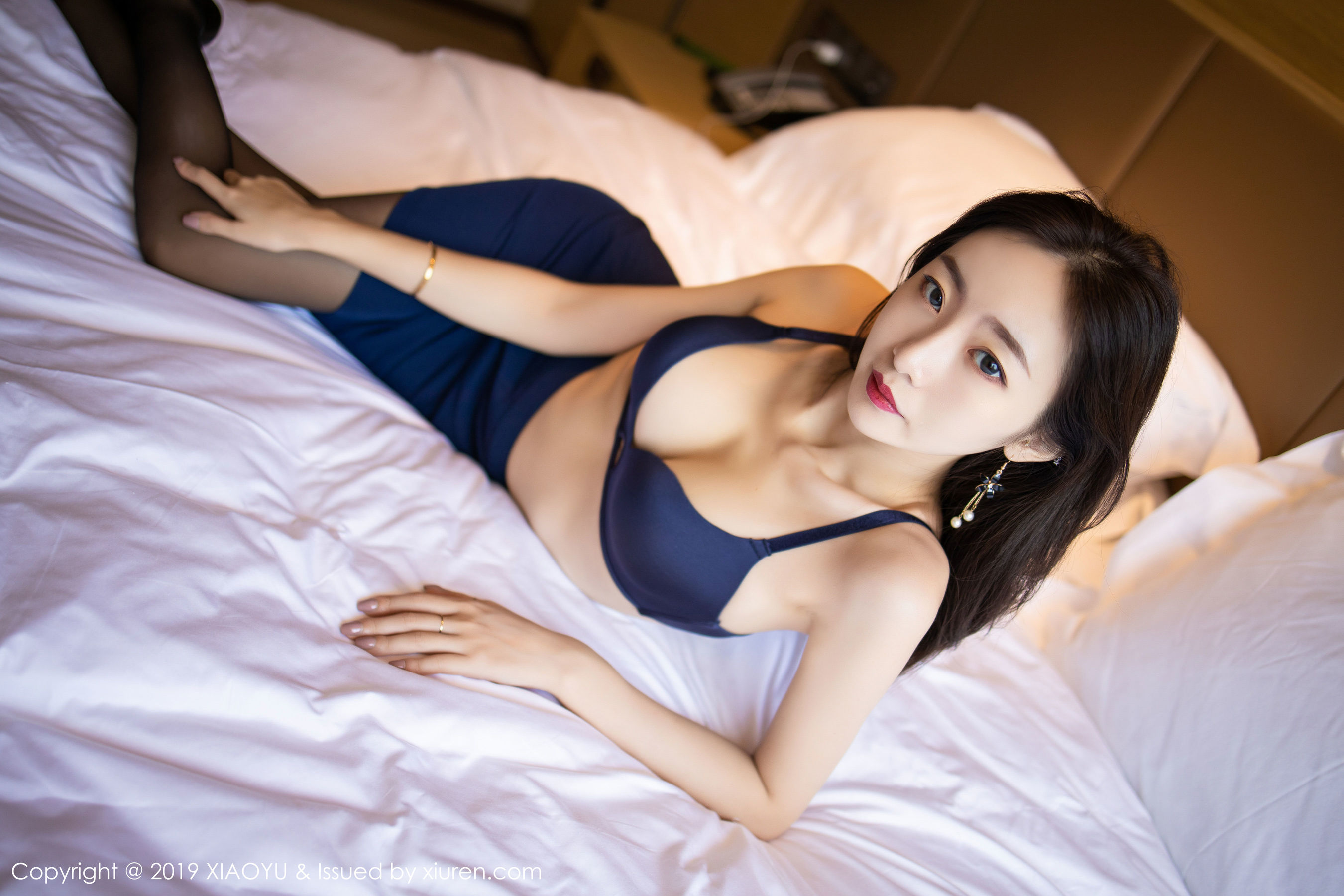 安琪Yee《黑丝OL职业装》 [语画界XIAOYU] Vol.203 写真集