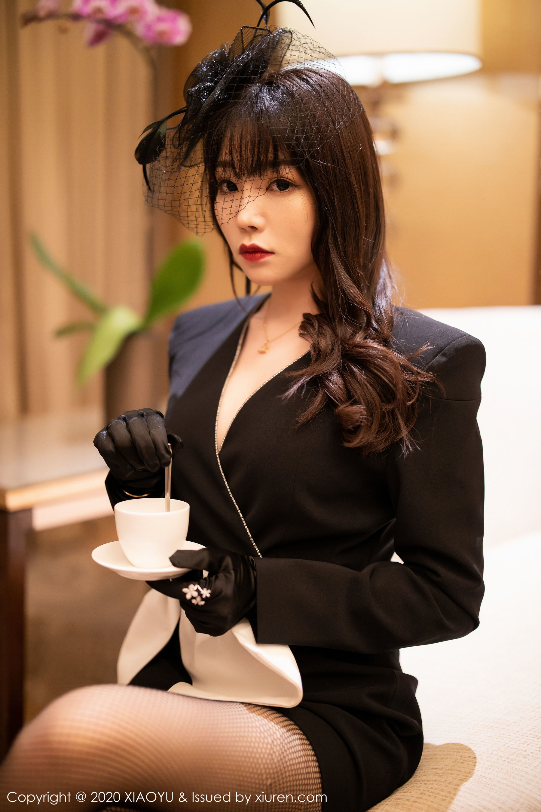 芝芝Booty《高贵典雅制服与魅惑网袜系列》 [语画界XIAOYU] Vol.239 写真集