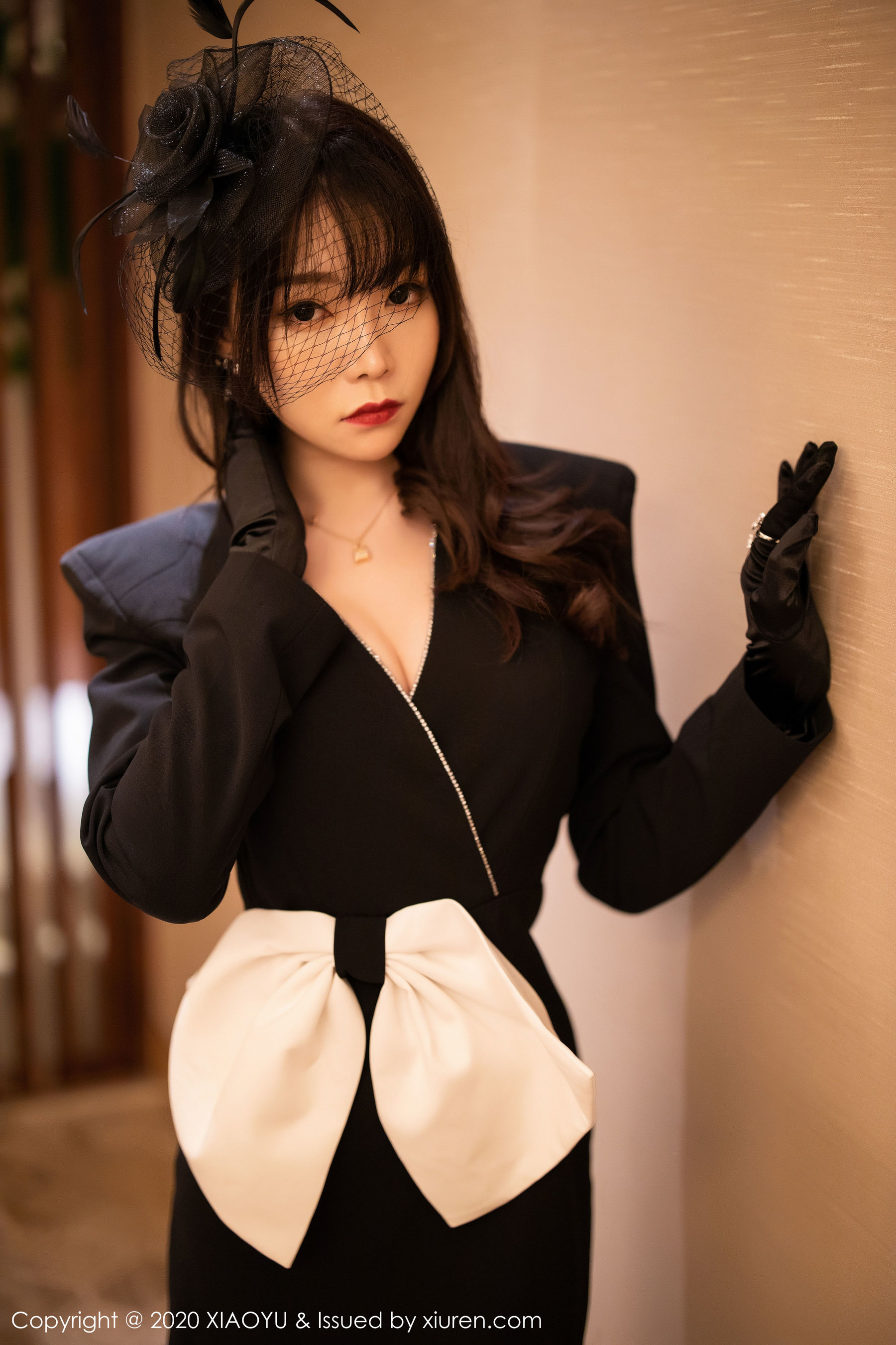 芝芝Booty《高贵典雅制服与魅惑网袜系列》 [语画界XIAOYU] Vol.239 写真集