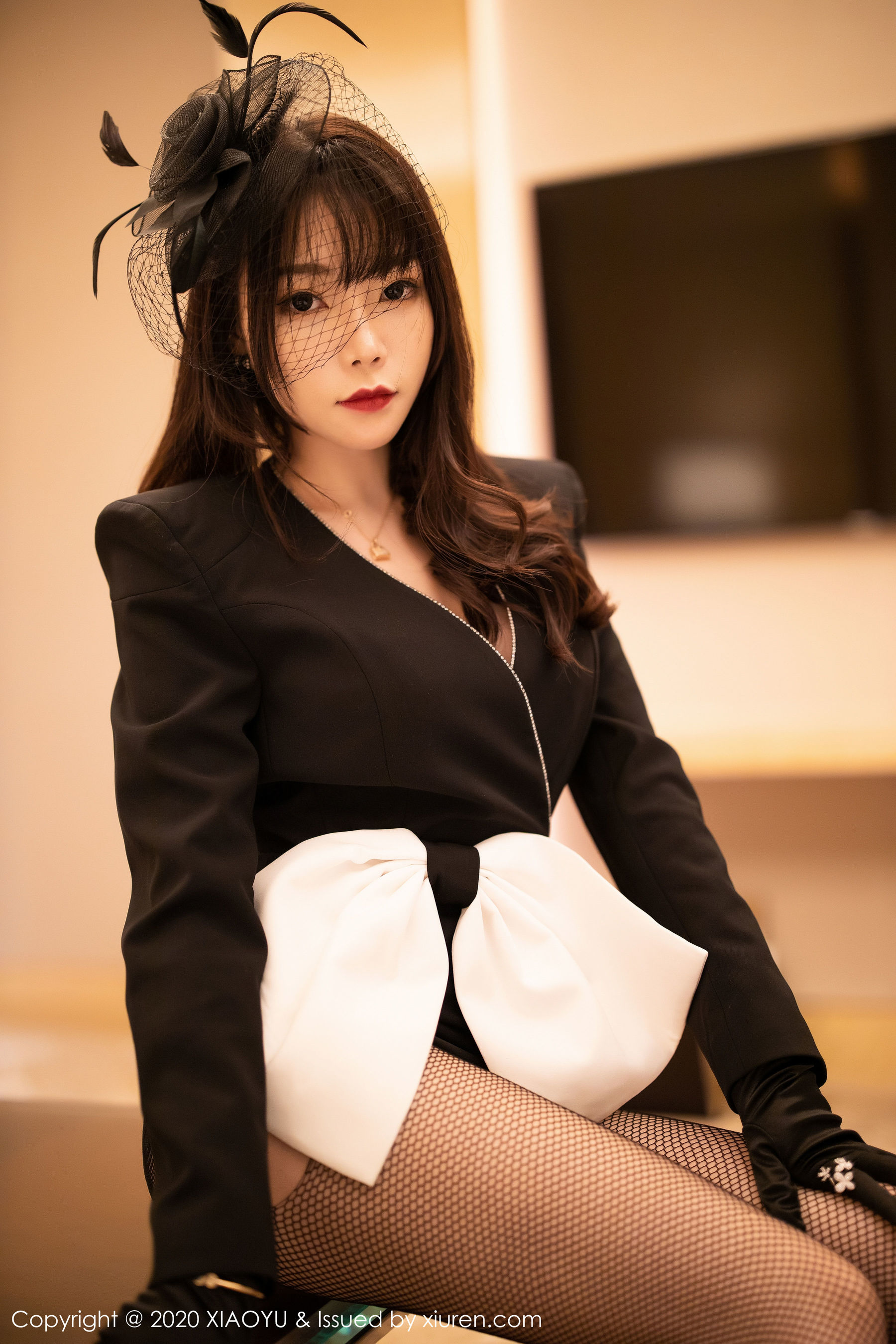 芝芝Booty《高贵典雅制服与魅惑网袜系列》 [语画界XIAOYU] Vol.239 写真集