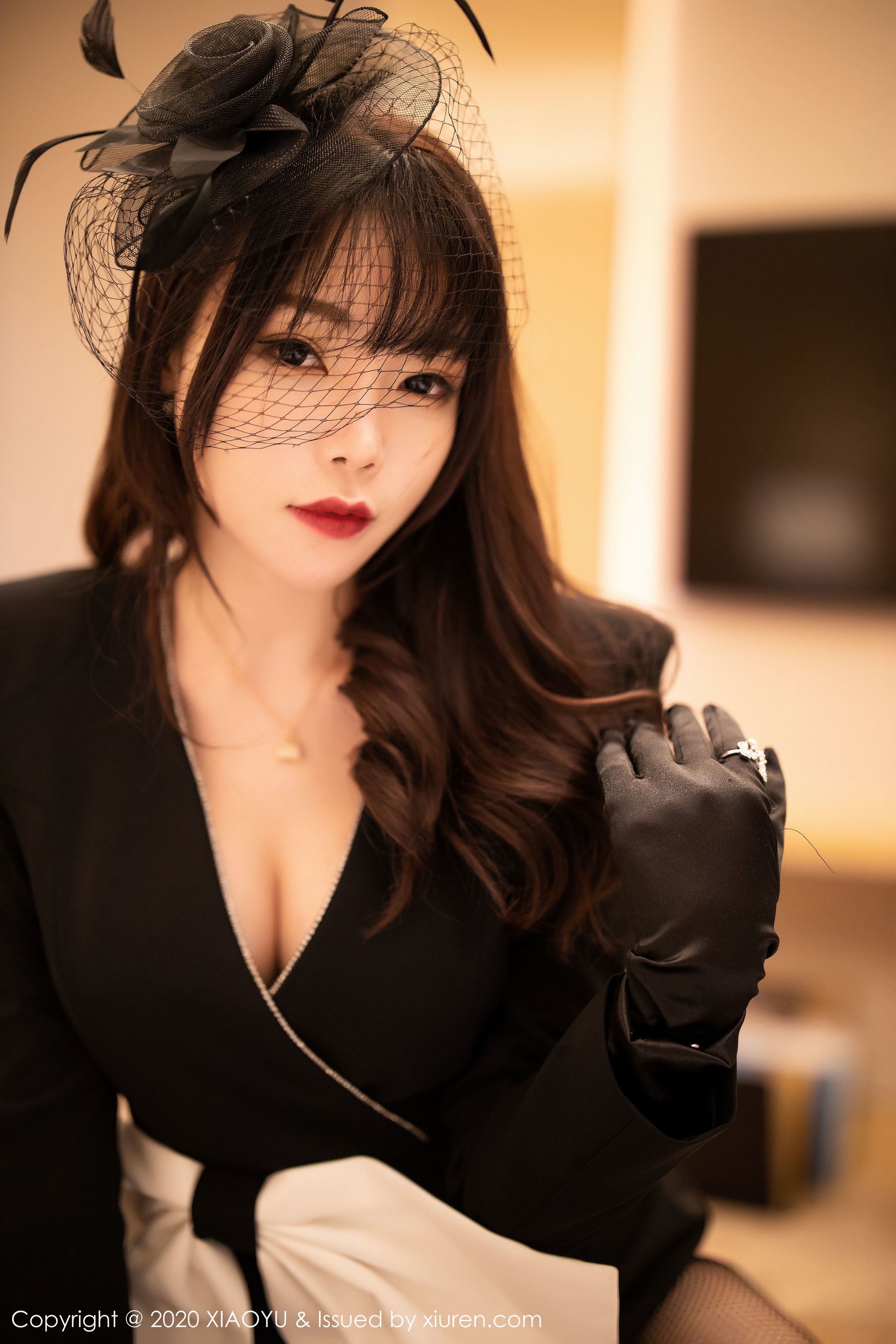 芝芝Booty《高贵典雅制服与魅惑网袜系列》 [语画界XIAOYU] Vol.239 写真集