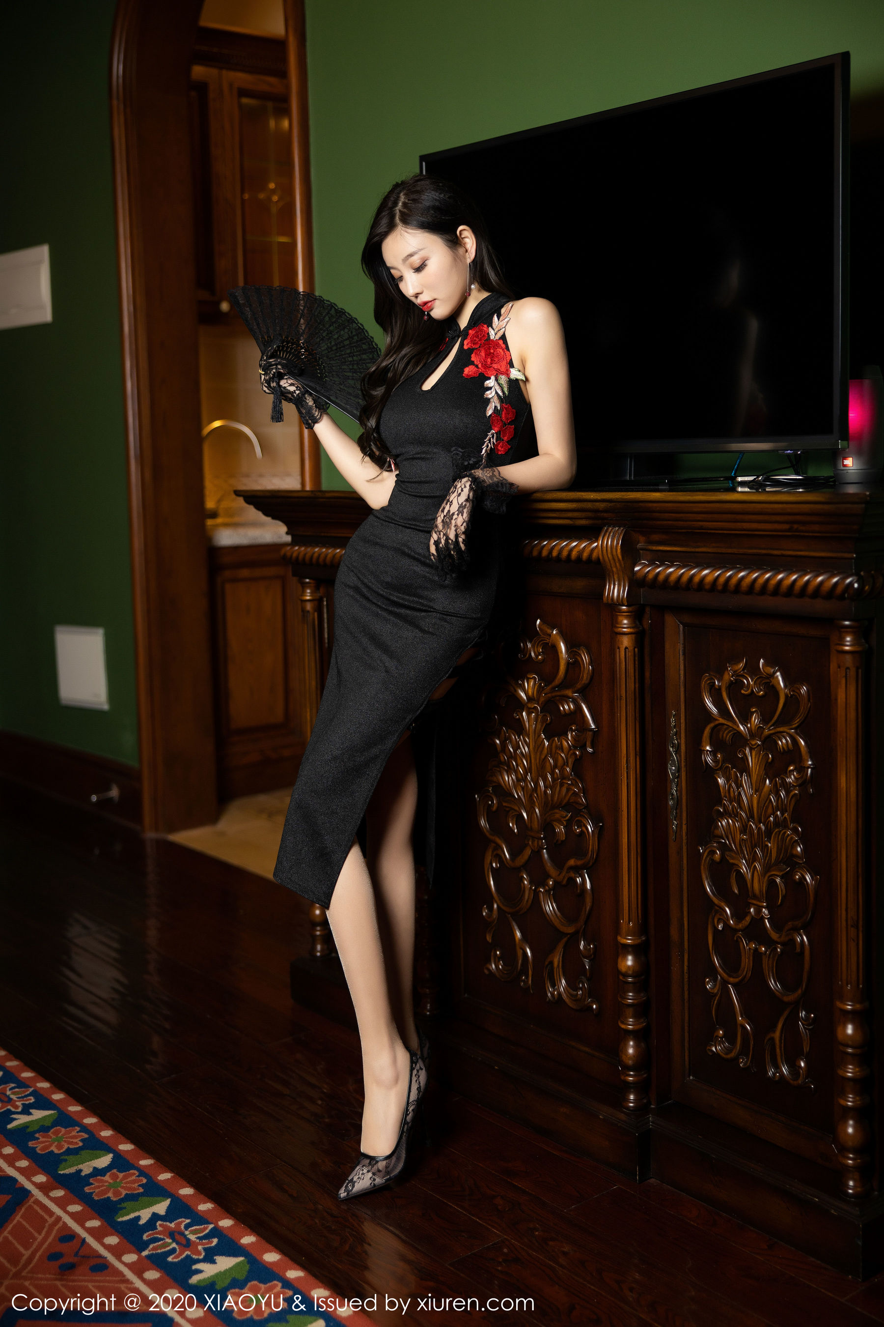 杨晨晨sugar《韵味旗袍+性感蕾丝吊袜系列》 [语画界XIAOYU] Vol.241 写真集