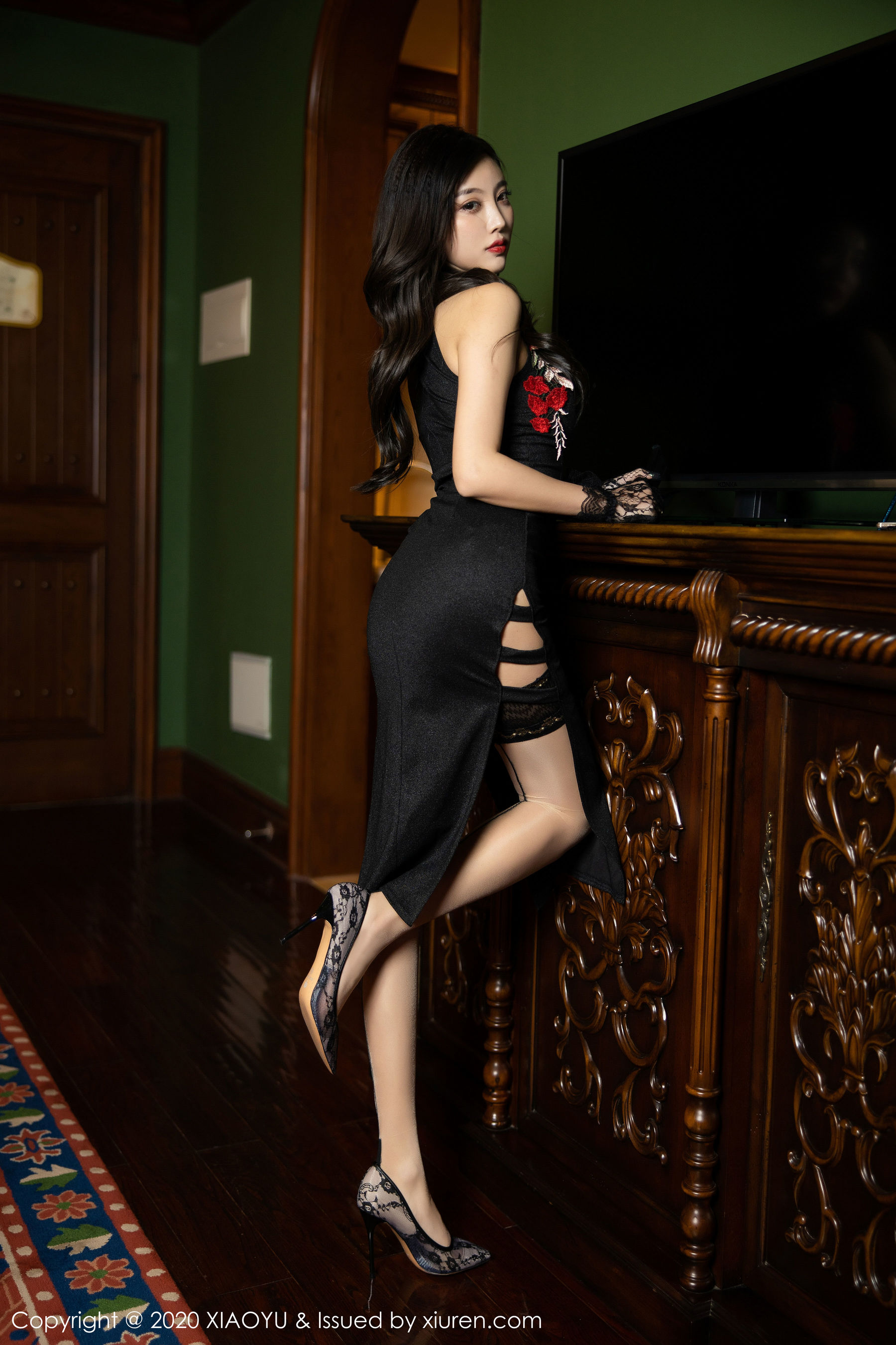 杨晨晨sugar《韵味旗袍+性感蕾丝吊袜系列》 [语画界XIAOYU] Vol.241 写真集