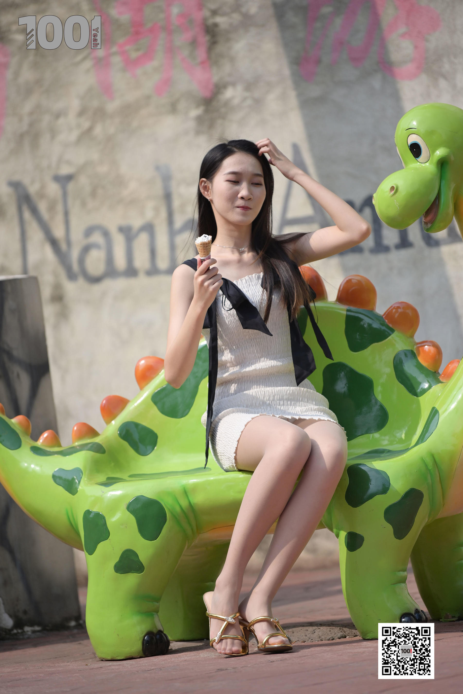 模特腿腿 《妈妈，那个姐姐有冰淇淋3》 [一千零一夜IESS] 丝袜美腿写真集