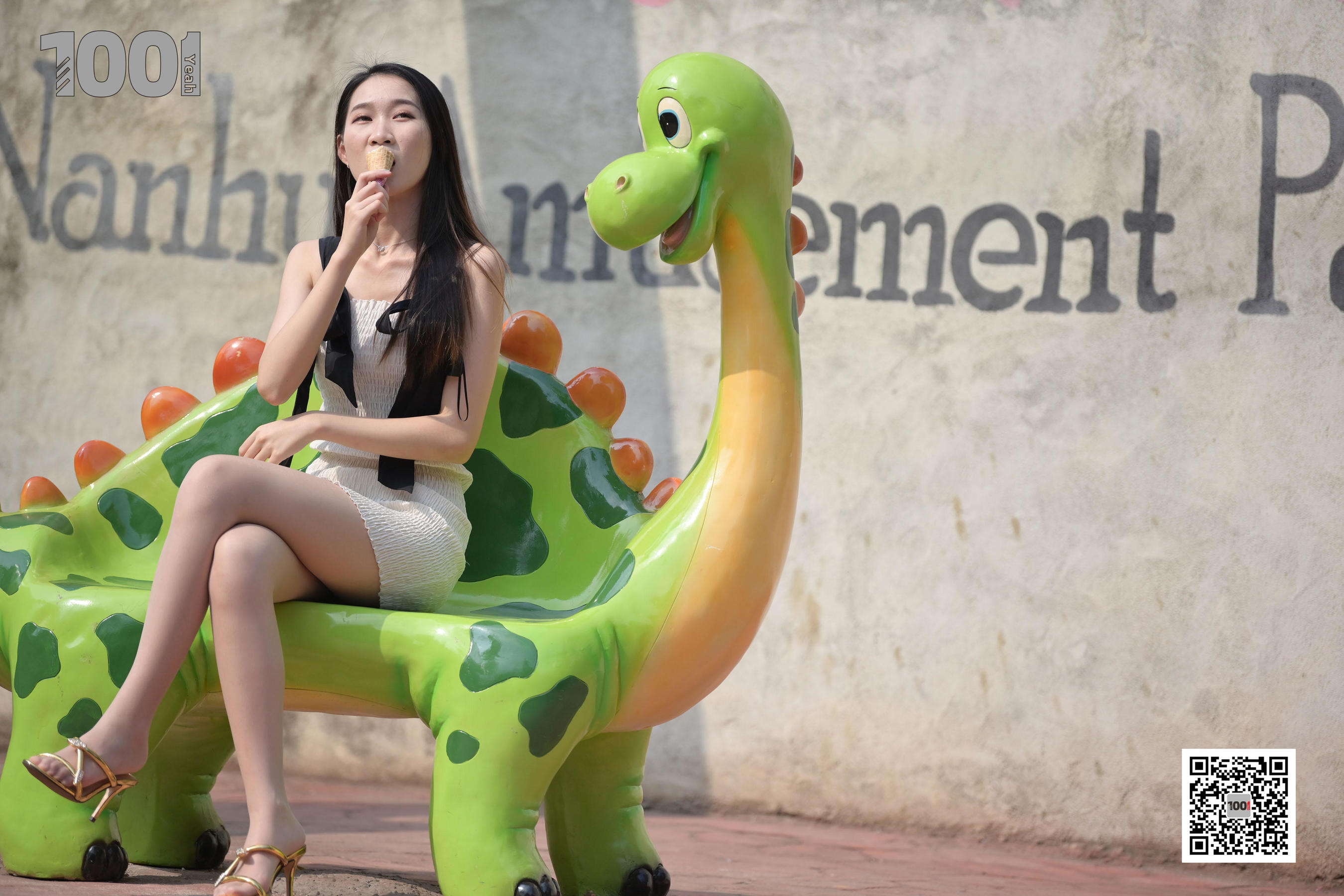 模特腿腿 《妈妈，那个姐姐有冰淇淋3》 [一千零一夜IESS] 丝袜美腿写真集