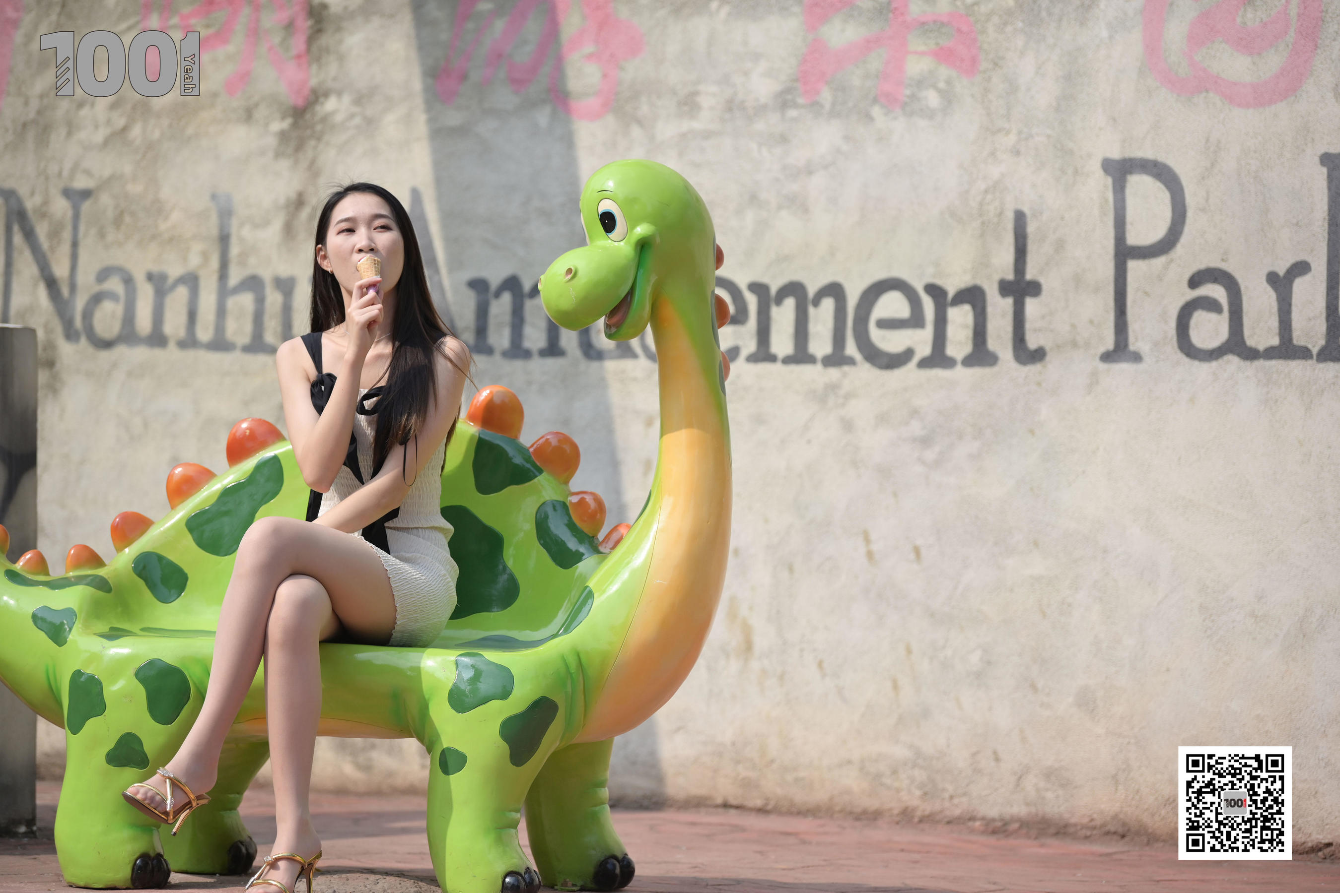 模特腿腿 《妈妈，那个姐姐有冰淇淋3》 [一千零一夜IESS] 丝袜美腿写真集