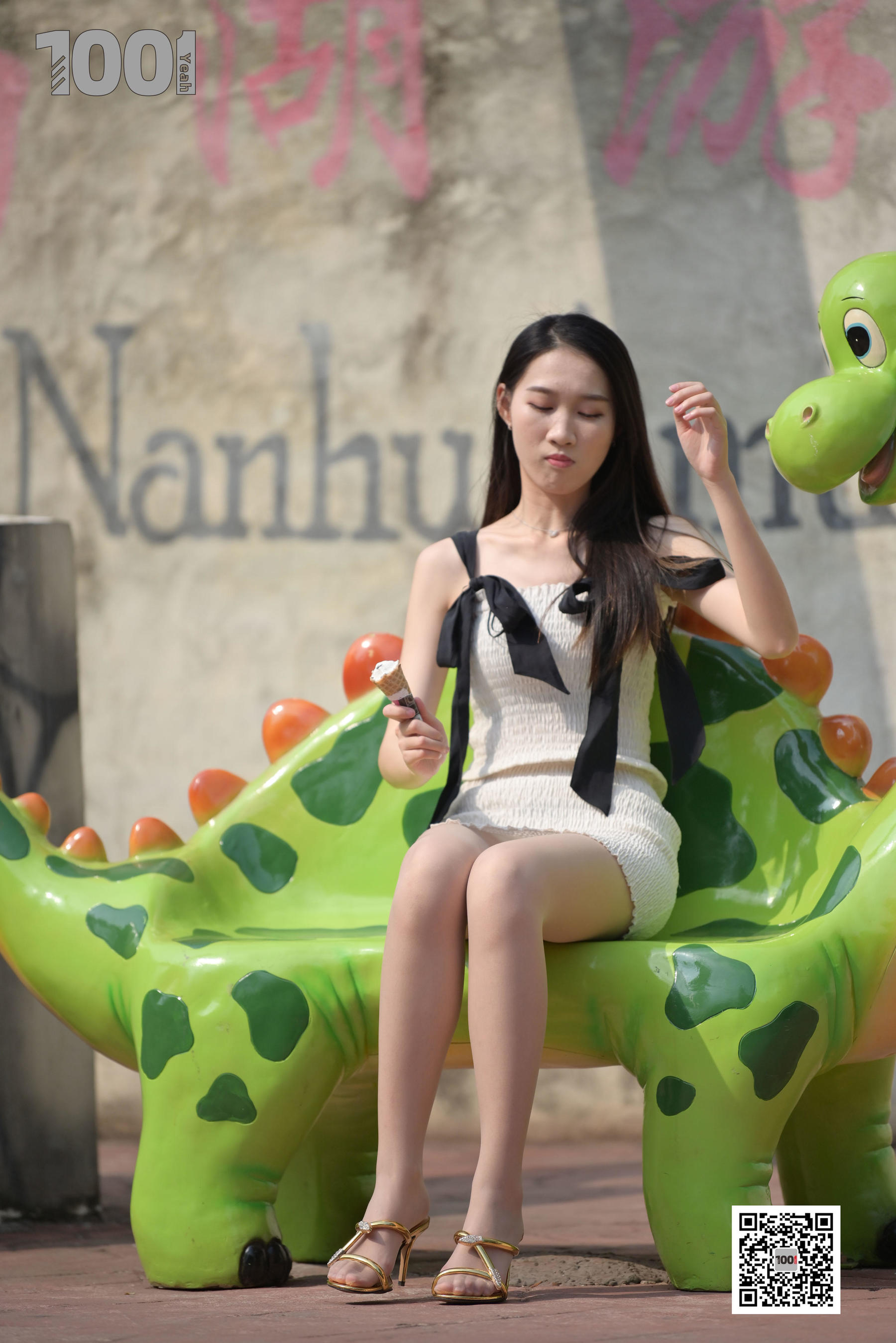 模特腿腿 《妈妈，那个姐姐有冰淇淋3》 [一千零一夜IESS] 丝袜美腿写真集