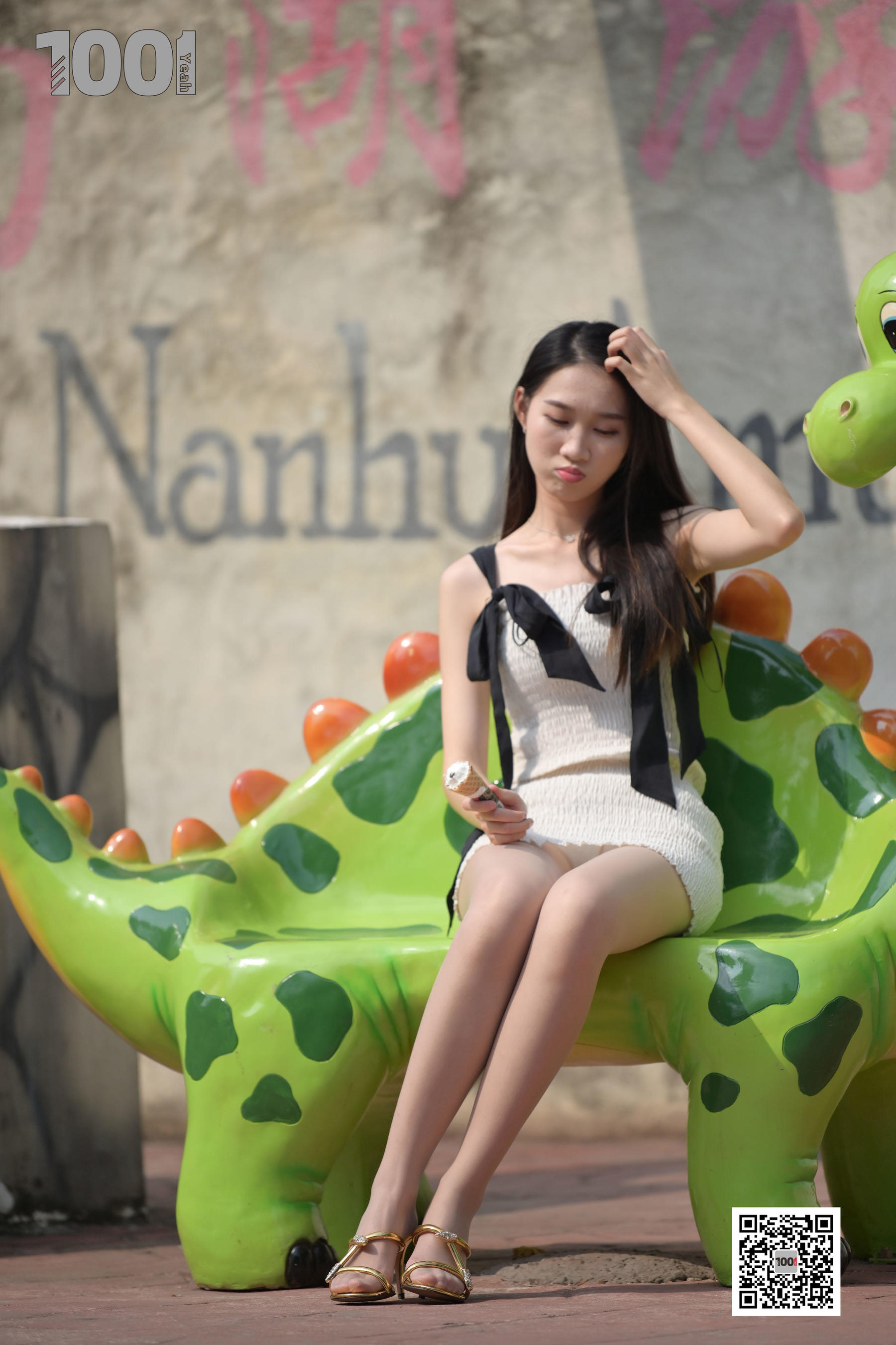 模特腿腿 《妈妈，那个姐姐有冰淇淋3》 [一千零一夜IESS] 丝袜美腿写真集