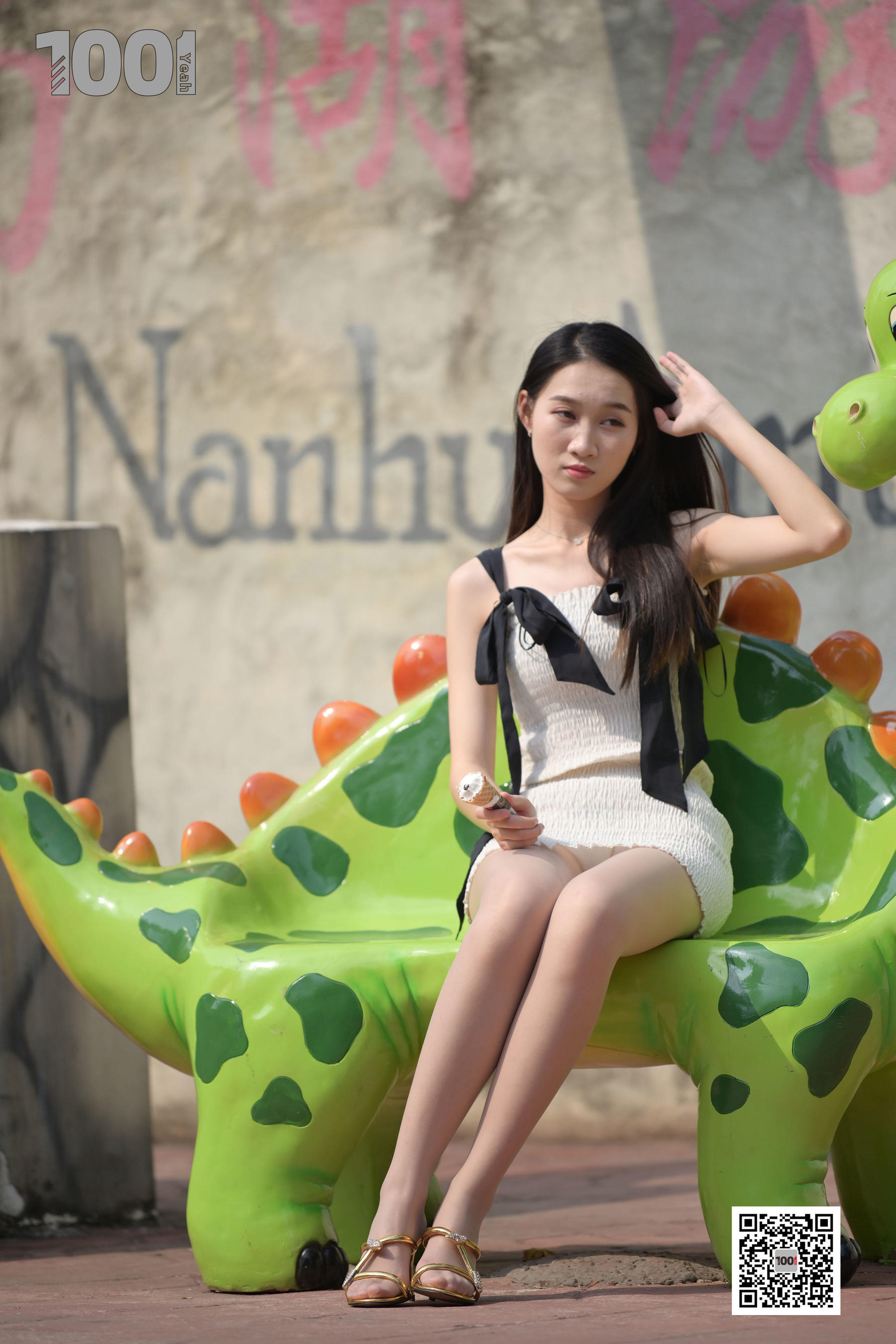 模特腿腿 《妈妈，那个姐姐有冰淇淋3》 [一千零一夜IESS] 丝袜美腿写真集