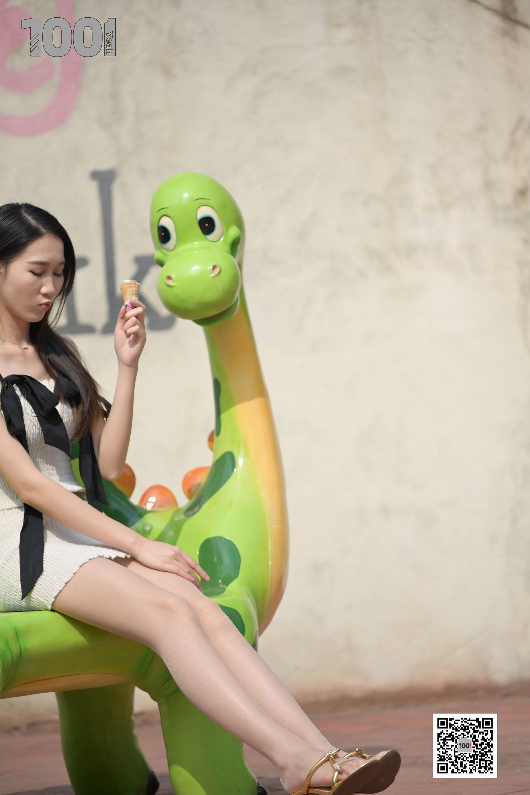 模特腿腿 《妈妈，那个姐姐有冰淇淋3》 [一千零一夜IESS] 丝袜美腿写真集